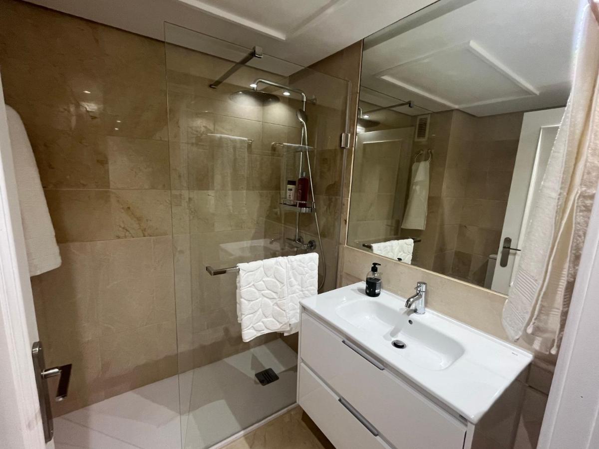Апартаменти Heart Of Puerto Banus Newly Renavated Free Parking , Wifi ,Pool,Gym,Padel Court Марбелья Екстер'єр фото